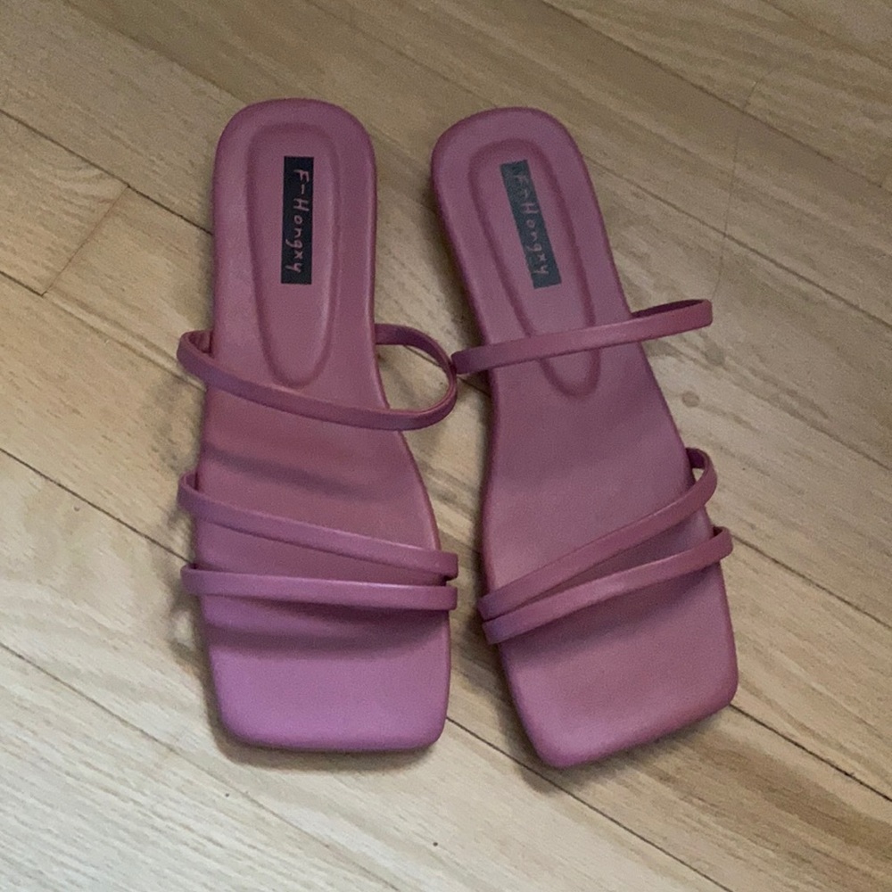 Never worn, ended up buying multiples of the same